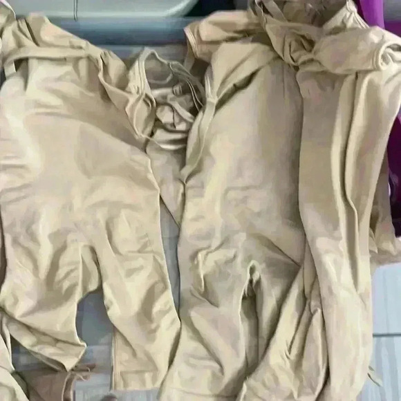 SKIMS- NWOB Sculpting Seamless Mid Thigh Bodysuit Color- Variation Nude - Picture 6 of 7